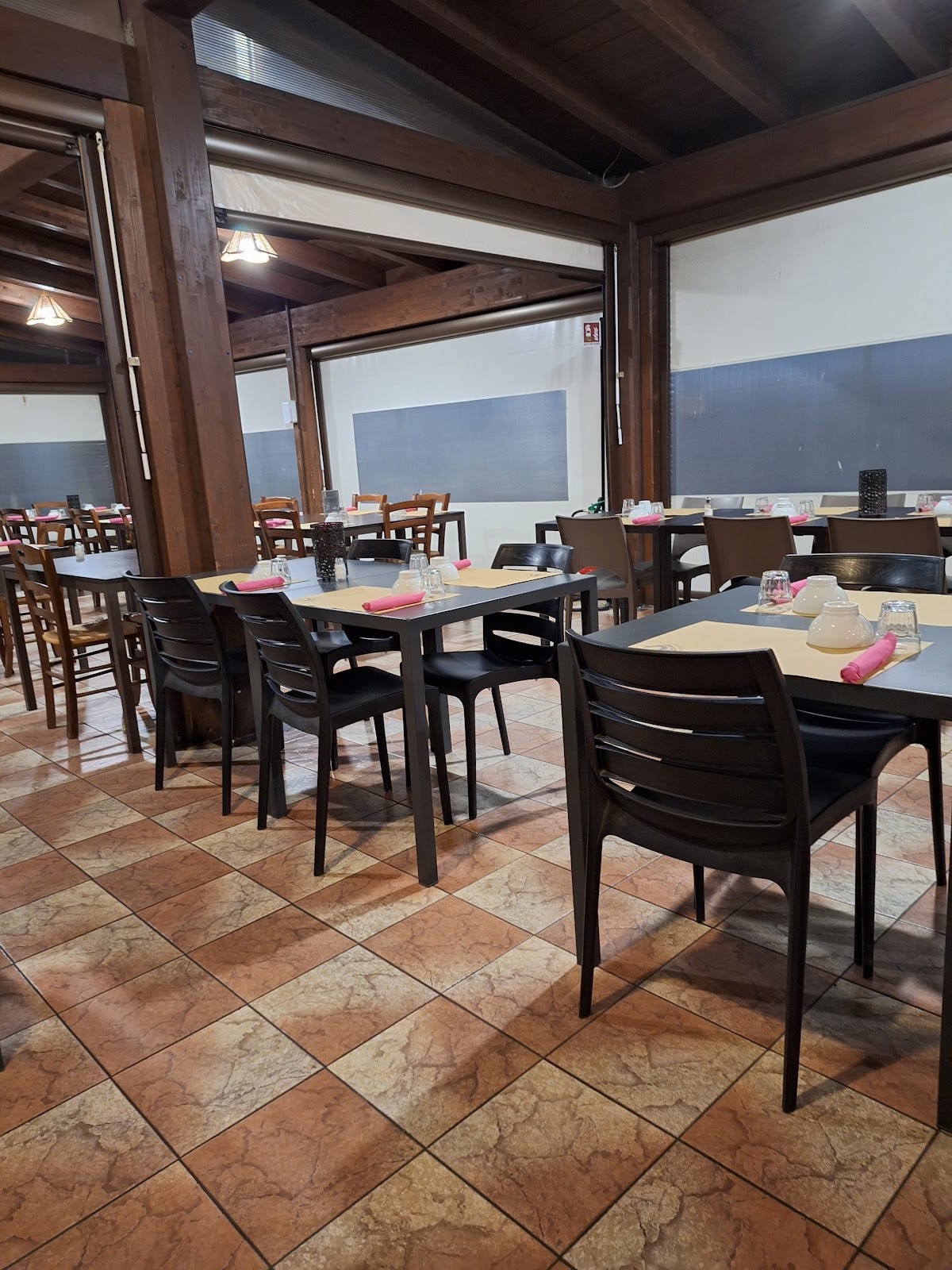 Osteria la Saracca — ambiente